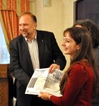 Roberto Cosolini consegna il premio per My Trieste